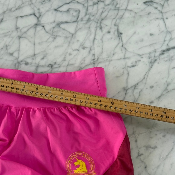 BOSTON MARATHON® 2021 OWN THE RUN BASE SHORTS Sz M 3” - Picture 6 of 8